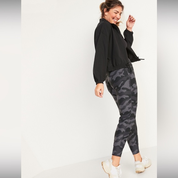Old Navy High-Waisted Black Camo Print Joggers - Picture 8 of 11